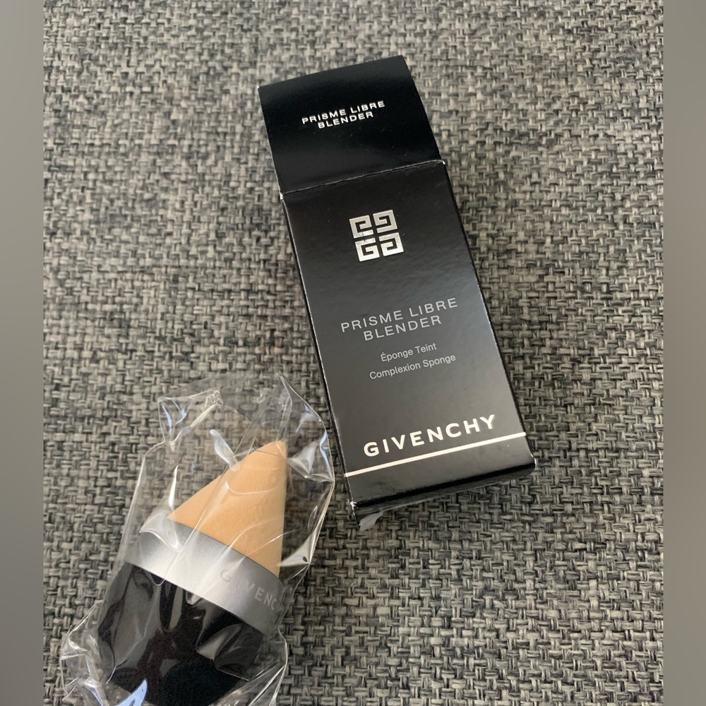 GIVENCHY Prisme Libre Blender Complexion Sponge Make-up Sponge
